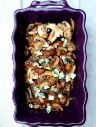 Herfstinspiratie: Paddenstoelen met blue stilton en gekonfijte uien.
